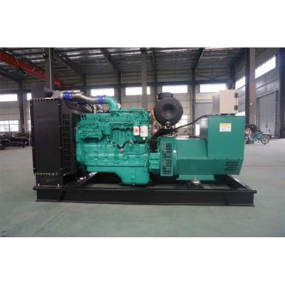 200kw東風(fēng)康明斯柴油發(fā)電機(jī)組-東風(fēng)康明斯6缸柴油機(jī)6LTAA8.9-G3柴油發(fā)電機(jī)組,缸徑/行程：140/152mm,柴油發(fā)電機(jī)組水冷發(fā)動(dòng)機(jī)功率230KW,柴油發(fā)電機(jī)組配套馬拉松斯坦福發(fā)電機(jī)。廠價(jià)直銷歡迎選購：13773399855。

