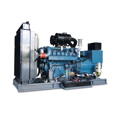 1100kw科曼柴油發(fā)電機組-科曼12缸柴油機12KMG-1390柴油發(fā)電機組,缸徑/行程：170/195mm,柴油發(fā)電機組水冷發(fā)動機功率1221KW,柴油發(fā)電機組配套馬拉松斯坦福發(fā)電機。廠價直銷歡迎選購：13773399855。