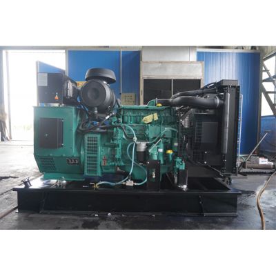 100kw沃爾沃柴油發(fā)電機(jī)組-沃爾沃4缸柴油機(jī)TAD532GE柴油發(fā)電機(jī)組,缸徑/行程：108/130mm,柴油發(fā)電機(jī)組水冷發(fā)動(dòng)機(jī)功率114KW,柴油發(fā)電機(jī)組配套馬拉松斯坦福發(fā)電機(jī)。廠價(jià)直銷歡迎選購(gòu)：13773399855。