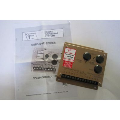 6端子接直流24V（特殊訂貨12V）電源，可利用發(fā)動(dòng)機(jī)的控制電瓶、起動(dòng)電瓶或采用其它穩(wěn)壓及非穩(wěn)壓電源供電，但要保證系統(tǒng)的峰值功耗和電壓波動(dòng)范圍的要求。當(dāng)采用起動(dòng)電瓶供電時(shí)，必須設(shè)置充電裝置以保證電瓶電量充足。在發(fā)動(dòng)機(jī)起動(dòng)時(shí)，電瓶短時(shí)間的輸出電壓跌落不會(huì)影響調(diào)速器正常工作。轉(zhuǎn)速控制器正電源端（6腳）通過(guò)電源開(kāi)關(guān)（或停機(jī)開(kāi)關(guān)）、必要時(shí)可加保險(xiǎn)絲串連直接接至24V電瓶正極，即直接從電瓶正極取電。轉(zhuǎn)速控制器負(fù)電源端（5腳）必須從電瓶負(fù)極直接引線。如果電源負(fù)極需接地，則電源負(fù)極在電瓶負(fù)極端接大地，不能從控制器負(fù)極（