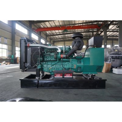 120kw沃爾沃柴油發(fā)電機(jī)組-沃爾沃6缸柴油機(jī)TAD731GE柴油發(fā)電機(jī)組,缸徑/行程：108/130mm,柴油發(fā)電機(jī)組水冷發(fā)動(dòng)機(jī)功率133KW,柴油發(fā)電機(jī)組配套馬拉松斯坦福發(fā)電機(jī)。廠價(jià)直銷歡迎選購(gòu)：13773399855。