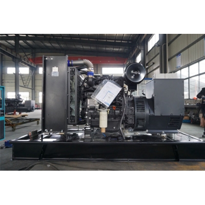 120kw上柴動(dòng)力柴油發(fā)電機(jī)組-上柴股份4缸柴油機(jī)4HTAA4.3-G36柴油發(fā)電機(jī)組,缸徑/行程：105/124mm,柴油發(fā)電機(jī)組水冷發(fā)動(dòng)機(jī)功率140KW,柴油發(fā)電機(jī)組配套馬拉松斯坦福發(fā)電機(jī)。廠價(jià)直銷歡迎選購：13773399855。